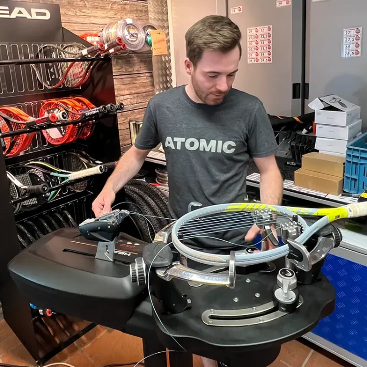 tennis_lukas_bespannung-800